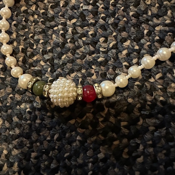 Elegant Pearl and Bead Necklace - Picture 3 of 3